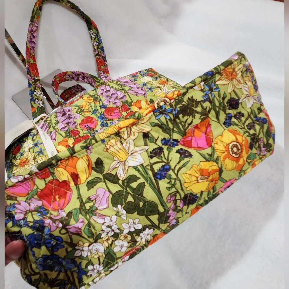 Vera Bradley Meadow Bouquet Tote, NWT - Picture 8 of 8